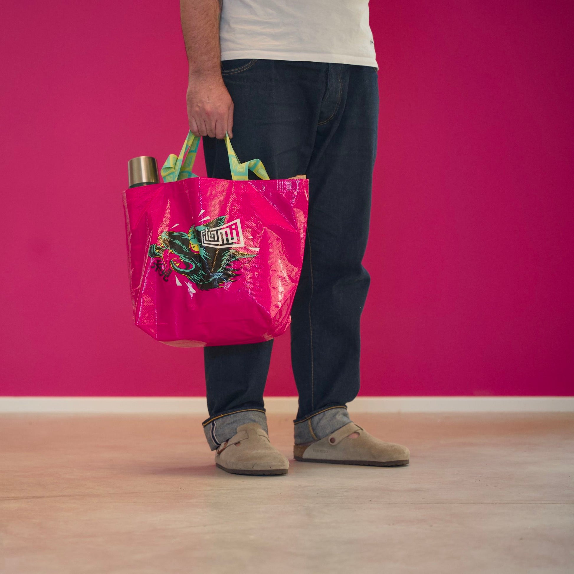 Come personalizzare la tua tote bag con il plastic canvas Come personalizzare la tua tote bag con il plastic canvas